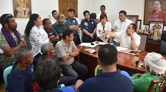 Gov. Dennis “Delta” Pineda dialogs with Aeta leaders on the tribes ...