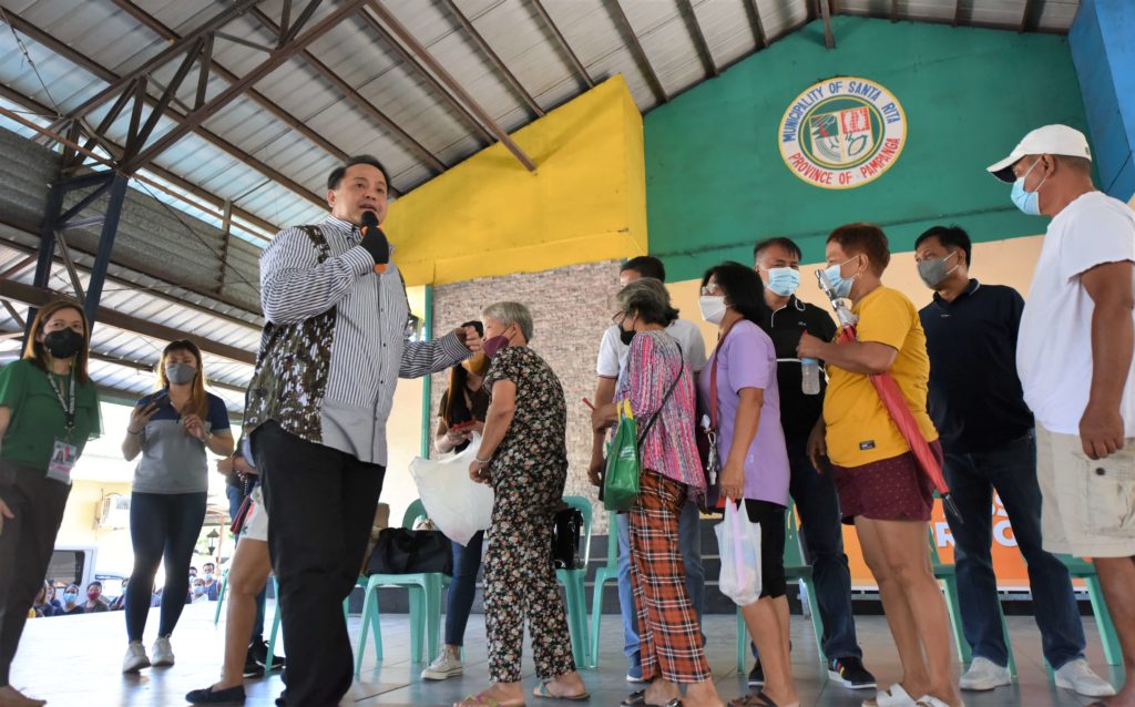 Gov. Delta gives various aid to brgys in Pampanga - Punto! Central Luzon