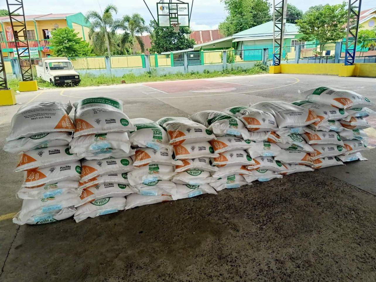 Mayor Esmie Distributes Palay Seeds To Lubao Farmers Punto Central Luzon