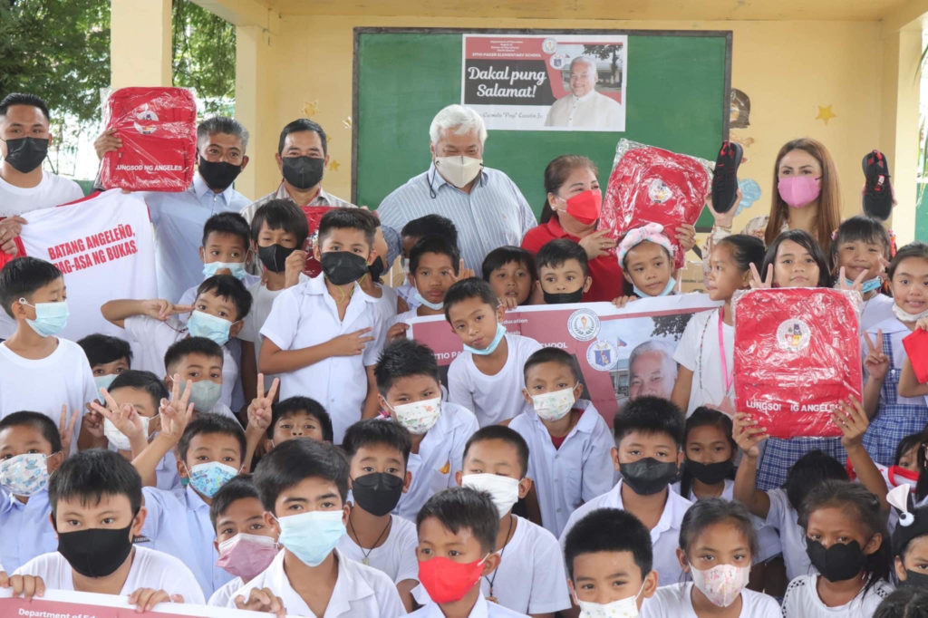 Philippine Star - SHOE RUG ERA IS BACK 😆 Some students wear shoe covers,  also known as shoe rugs, to keep the classrooms safe and dry at the  Concepcion Elementary School in