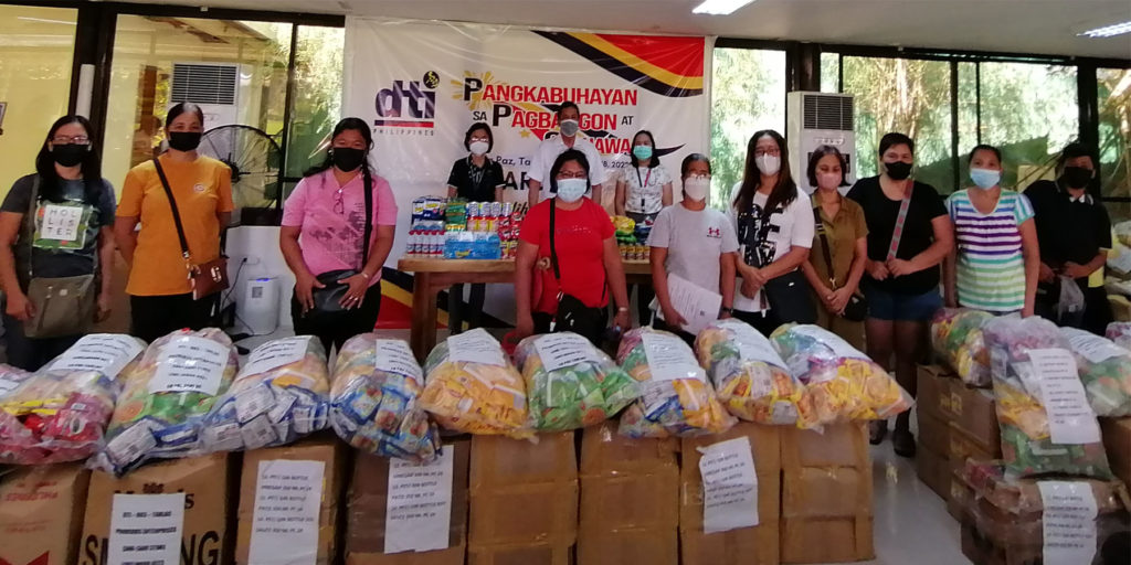 DTI awards business kits to store owners in La Paz - Punto! Central Luzon