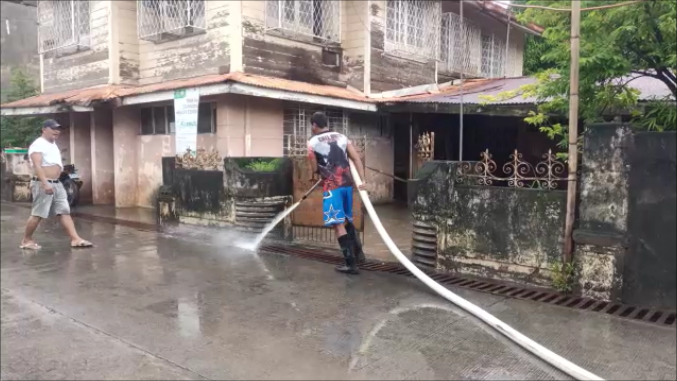 Paglilinis Ng Putik Matapos Humupa Ang Baha Sa Hermosa Punto Central Luzon 2718