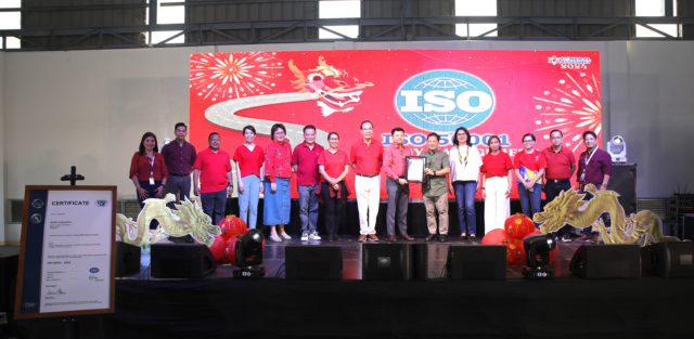 (From left to right: NLEX Business Process Excellence Senior Manager Hasmin Co, DQS Business Development Head Urich Lucio, NLEX VP for Technology Glenn Campos, NLEX VP for Operations West Dionisio, NLEX VP for Human Resources and Administration Sigrid Shun, MPTC General Counsel and Chief Legal Officer Atty. Joseph Marigomen, NLEX VP for Legal Services Atty. Joy Orig, MPTC President and CEO Rogelio Singson, DQS Managing Director Romeo Zamora, NLEX President and GM J. Luigi Bautista, NLEX Chief Finance Officer Maria Theresa Wells, MPTC Senior Vice President for Human Resources and Administration Lea Wong, NLEX VP for Communication and Stakeholder Management Donna Marcelo, NLEX VP for Tollways Development and Engineering Nemesio Castillo, NLEX Asst. VP for Compliance and Business Excellence Jeff Ang)