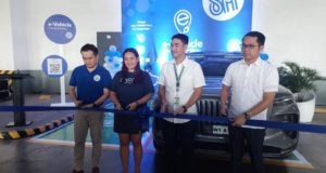 Launching of the first in-mall E-vehicle charging station at SM City Olongapo Central with guests (from left) SM City Olongapo Central Mall Manager Ariel Ferrer, City Councilor Tata Paulino, City Mayor Rolen Paulino Jr., and Evocharge Technical Manager Jay Martin Rubiano on February 22, 2024