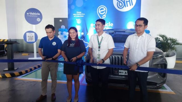 Launching of the first in-mall E-vehicle charging station at SM City Olongapo Central with guests (from left) SM City Olongapo Central Mall Manager Ariel Ferrer, City Councilor Tata Paulino, City Mayor Rolen Paulino Jr., and Evocharge Technical Manager Jay Martin Rubiano on February 22, 2024