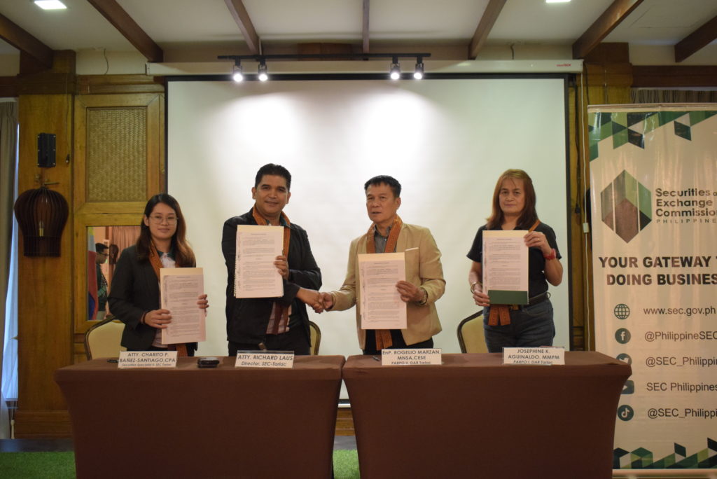 SEC awards certificates to 18 newly-registered ARBOs in Tarlac