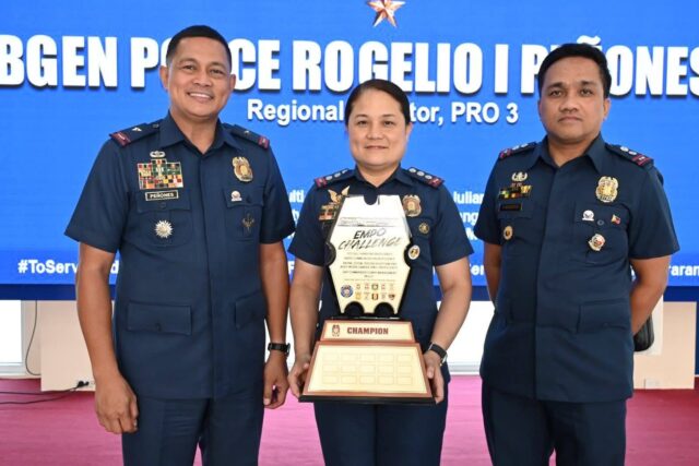 PD Salvadora with RD Rogelio Ponce Penones (left) & Lt. Col. DEnnis Orbista