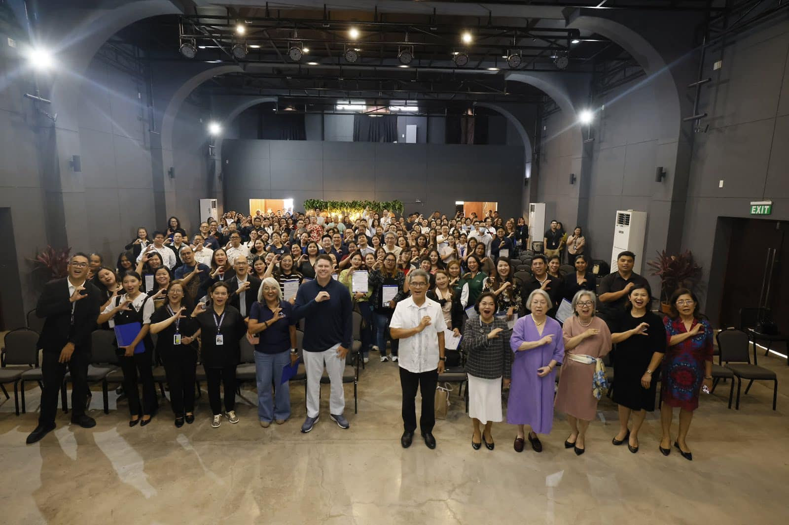 CDC pioneers auto-renewed business permits, boosts ease of doing business 